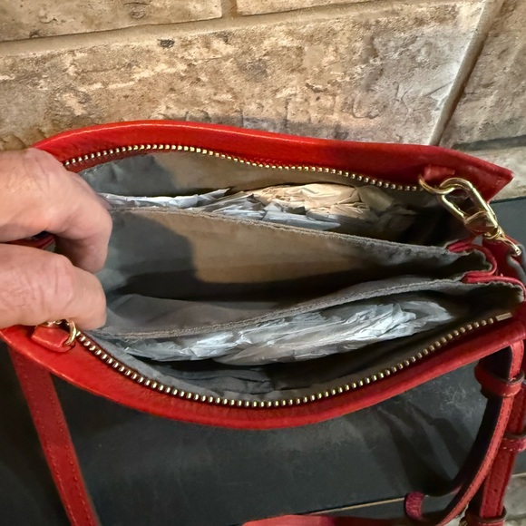 EUC Vince Camuto red crossbody - Picture 6 of 8